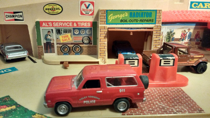 Illustration for article titled A Friday flashback to the old Hot Wheels service center.